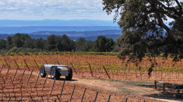 Una startup española inventa un tractor eléctrico futurista, que también podría ayudar en el campo de batalla
