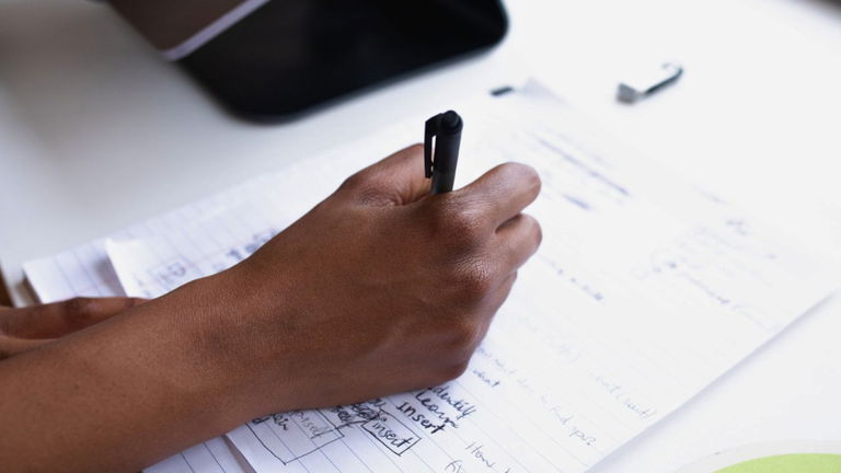 Los profesores ya saben cómo evitar que sus alumnos copien usando ChatGPT: haciendo exámenes orales y utilizando IA