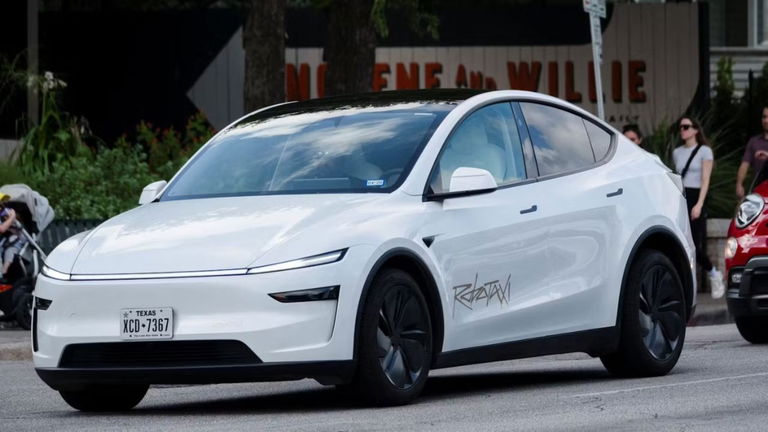 El Robotaxi de Tesla no para de liarla. Estos son los incidentes más graves captados en vídeo