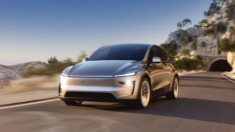 Musk dice que Tesla incorporará Grok AI a sus coches la próxima semana en medio de las críticas