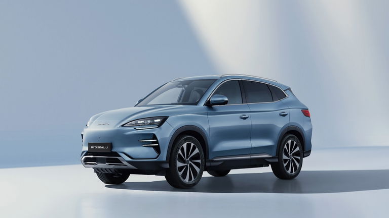 BYD de China lanza un vehículo eléctrico híbrido con una autonomía increíble: supera todo lo visto hasta ahora