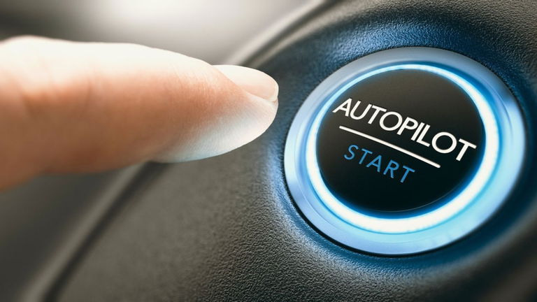 Los expertos critican el piloto automático de Tesla y ponen a Elon Musk contra las cuerdas