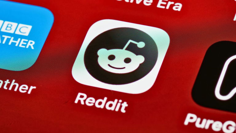 Internet se ha vuelto un desastre por culpa de la IA. Reddit planea solucionarlo convirtiéndose en el nuevo Google