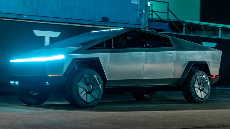 Adiós a la IA con el que Elon Musk quería conquistar la conducción autónoma