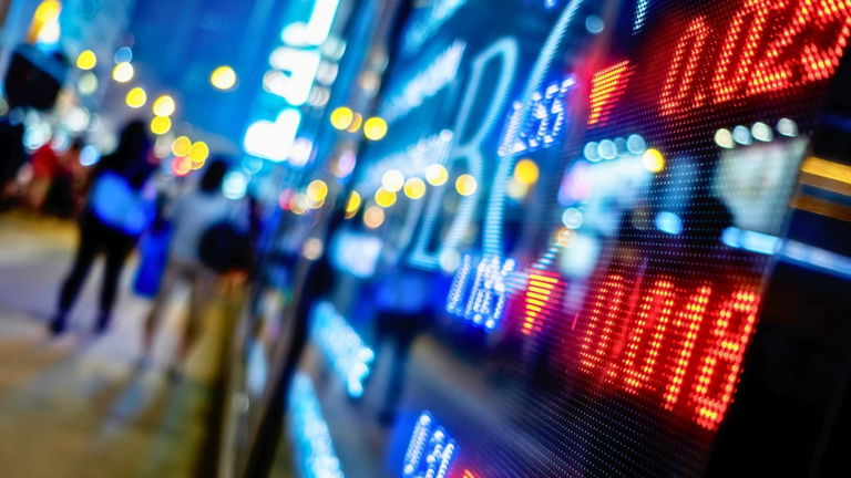 ChatGPT puede hacer muchas cosas, incluso dar consejos sobre invertir en bolsa. Los expertos lo desaconsejan encarecidamente