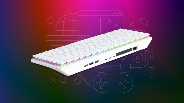 La Raspberry Pi 500+ parece un teclado mecánico normal y corriente, pero en realidad es un ordenador con 16 GB de RAM y SSD