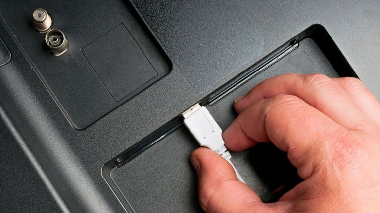 El puerto USB de tu televisor es más útil de lo que crees: 5 usos para sacarle el máximo partido
