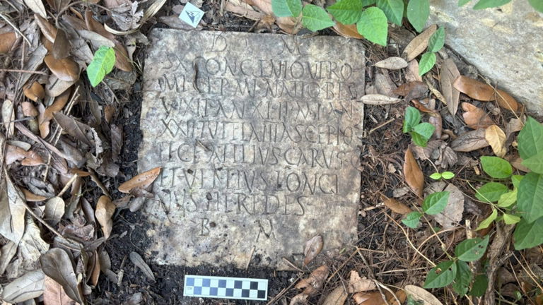 Tiene más de 2.000 años y ha sido hallada en Nueva Orleans: esta lápida romana tiene toda una historia detrás