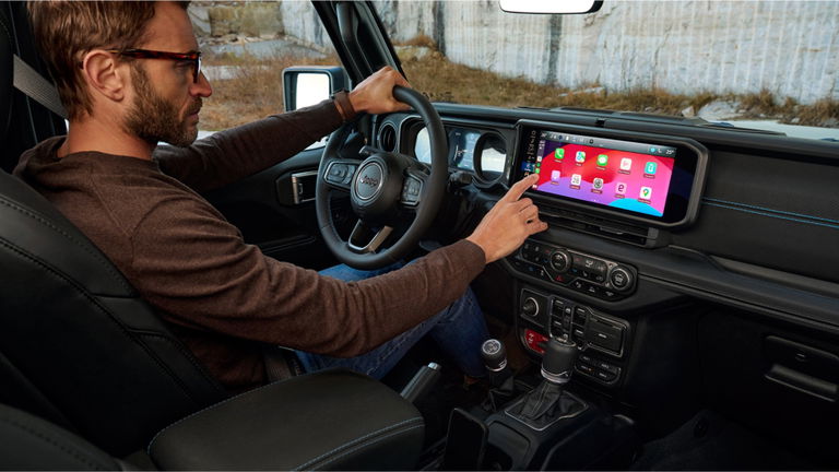 Varios coches Jeep han dejado tirados a sus conductores tras una actualización de software, poniéndolos en peligro en carretera