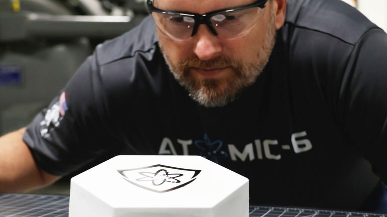 Los satélites ahora serán más resistentes: una empresa estadounidense acaba de crear un escudo anti objetos espaciales