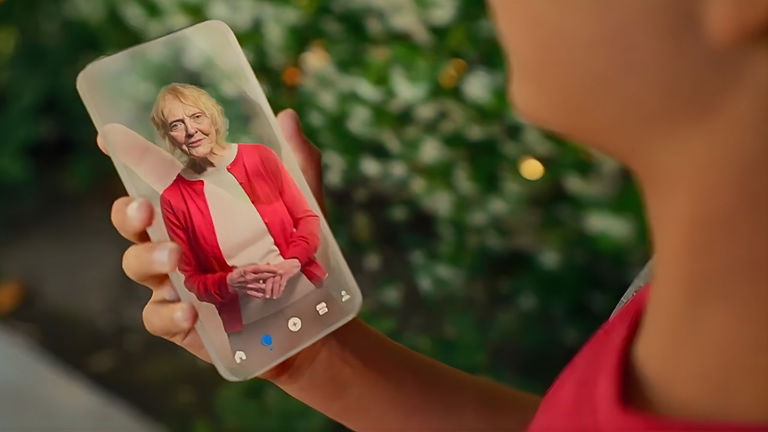 Una compañía crea una aplicación para recrear a seres queridos fallecidos mediante IA. ¿Es ético lo que pretende?