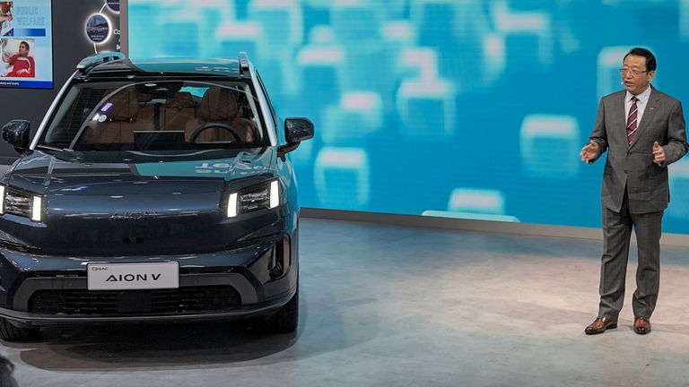 Estado sólido y doble autonomía: las baterías para los coches eléctricos chinos dan un gran salto