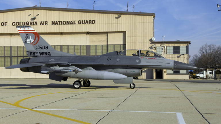 Un polvo de color blanco obliga a cerrar una base militar cerca de Washington: los especialistas lo están investigando