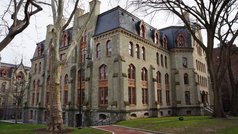 Hackean la universidad donde estudiaron Elon Musk y Donald Trump: el atacante apoya su causa