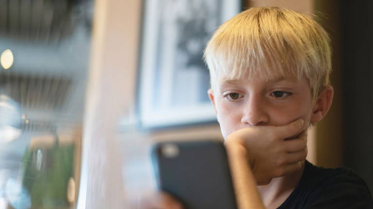 Dinamarca también se anima a poner «puertas» a Internet: bloqueará el acceso a las redes sociales a los adolescentes