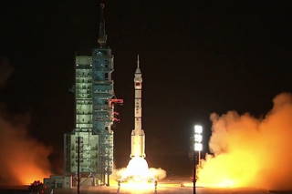 China traerá tres astronautas a la Tierra: han estado atrapados en su estación espacial sin poder volver