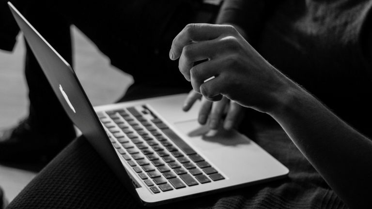 Navegar por la red tiene un nuevo peligro. Se llama ClickFix y puede estafarte miles de euros