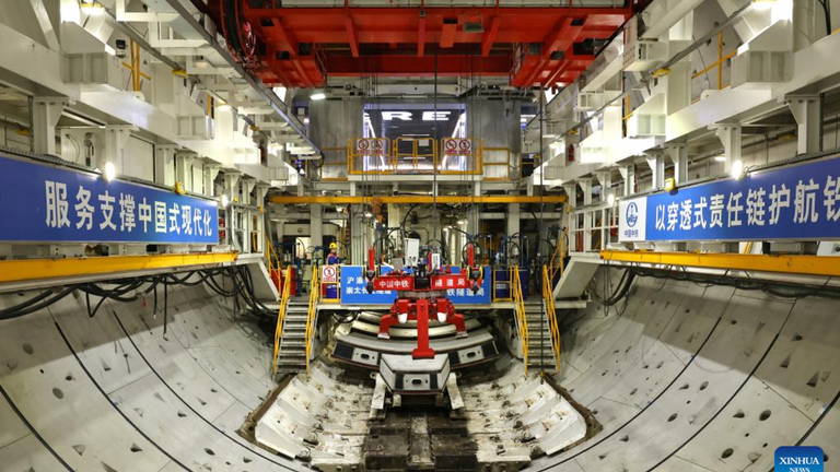 La mayor tuneladora del planeta es china y acaba de marcar otro hito histórico