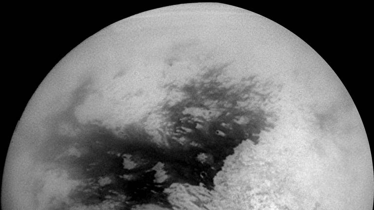 Se llama Titán, es una luna de Saturno y podría cambiar todo lo que se sabe sobre "mares espaciales"