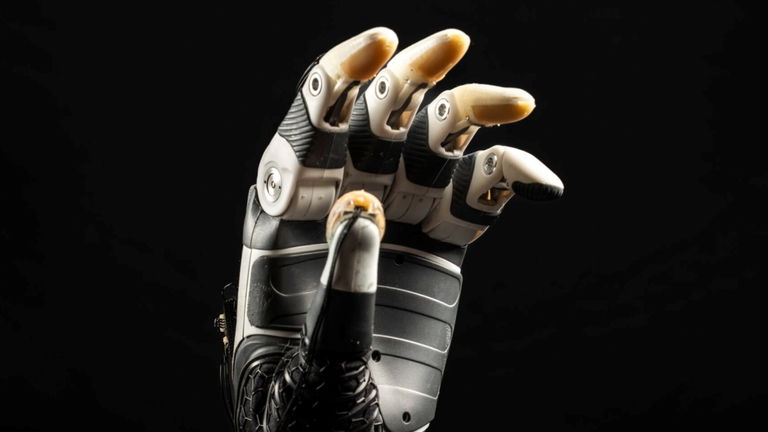 Las manos biónicas ya son algo real de nuestro presente: ahora tienen mejoras mediante IA