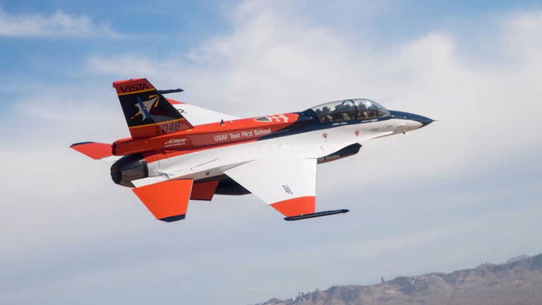 Estados Unidos lucha por la superioridad aérea: quiere un avión de combate autónomo