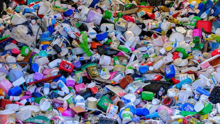 Adiós a los residuos textiles y las botellas. La basura tendrá una nueva vida con este método de reciclaje japonés