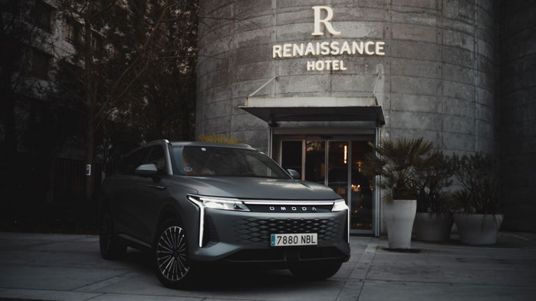 Me he cruzado Europa en un SUV chino para ver si aguanta el tipo en Nürburgring (y sin cargar la batería)