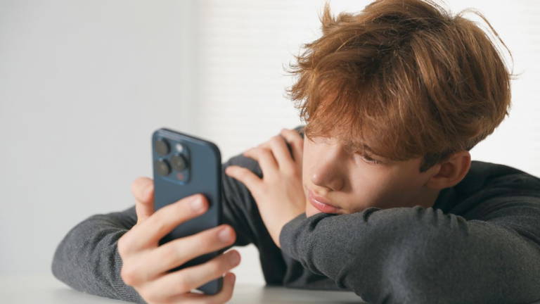 ChatGPT utilizará técnicas de predicción para añadir limitaciones a los usuarios menores de edad