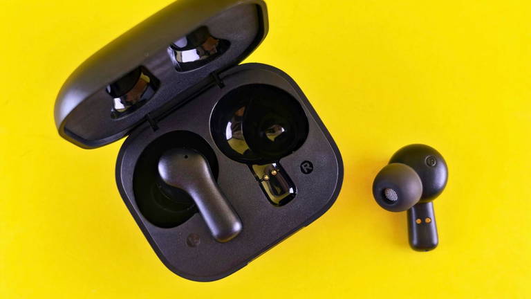 'WhisperPair', la vulnerabilidad que permite espiar a los usuarios con auriculares Bluetooth compatibles con Google Fast Pair