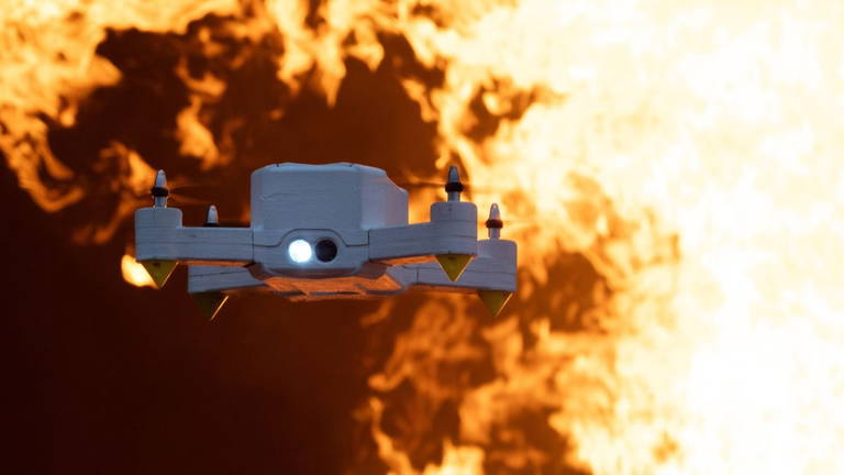 Han creado el dron bombero definitivo: a prueba de llamas y con cámara infrarroja