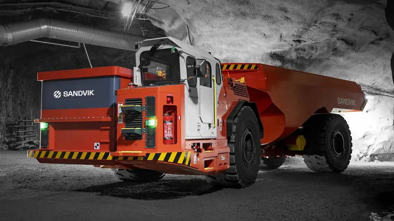 Pesan 50 toneladas, ayudan a extraer oro y son totalmente eléctricos: estos camiones revolucionarán la minería