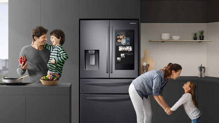 Las neveras 'inteligentes' de Samsung se vuelven mucho más listas: podrás abrir o cerrar la puerta con tu voz