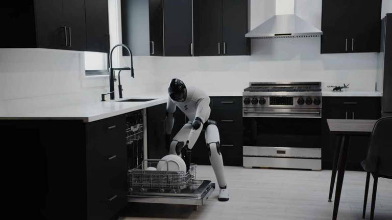 Ya no tendrás que agacharte para poner el lavavajillas: este robot humanoide lo hará por ti