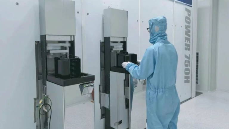 China quiere eliminar su dependencia de los chips extranjeros. Así es como lo va a conseguir