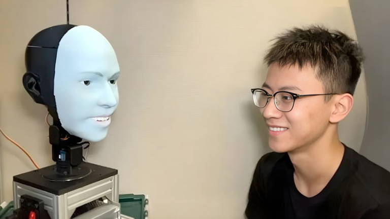 Este robot impulsado por IA es capaz de reconocer tus caras e imitarlas, pero no sabemos si nos transmite sorpresa o miedo