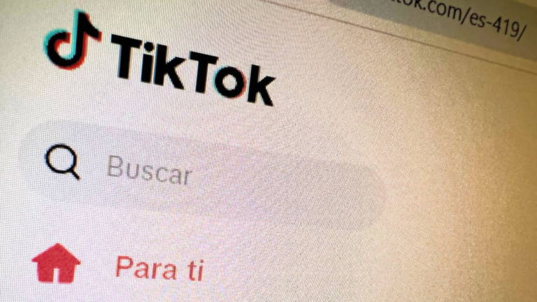 La IA está pasando factura a TikTok en Reino Unido: los británicos han empezado a usar otra red social que prioriza el contenido humano