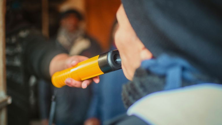 Diseñan un sensor que puede encontrar alcohol hasta en las proporciones más bajas: tiene un sentido crucial