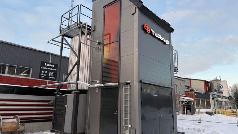 Finlandia crea una batería de "arena" que tiene unos resultados inauditos: reduce las facturas energéticas en un 70 %