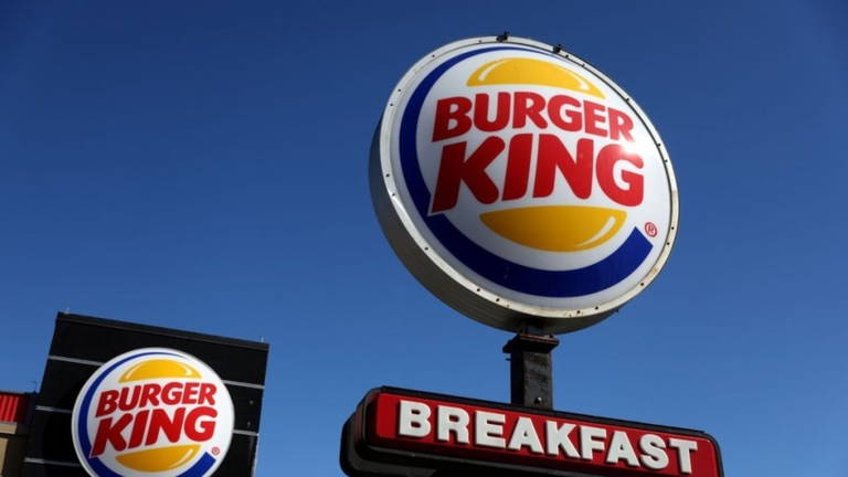 Los trabajadores de Burger King estarán controlados por la IA para evaluar su amabilidad con los clientes