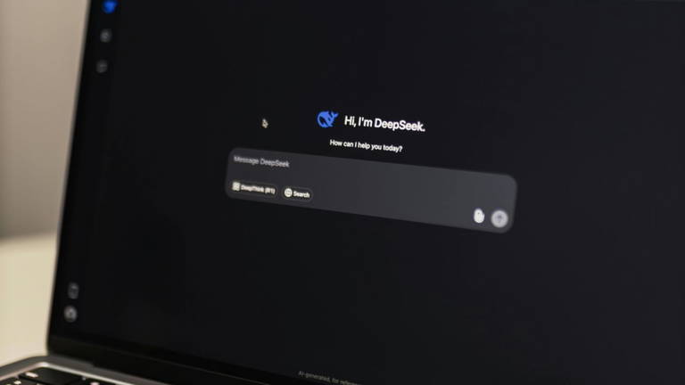 Las empresas de IA quieren que dejes de chatear con bots: esta es tu nueva misión