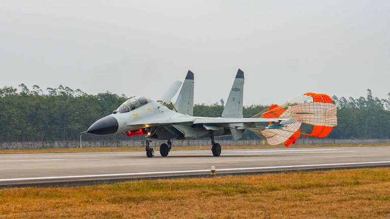 El talón de Aquiles de la Armada china: el temor de Pekín a que sus cazas caigan al mar