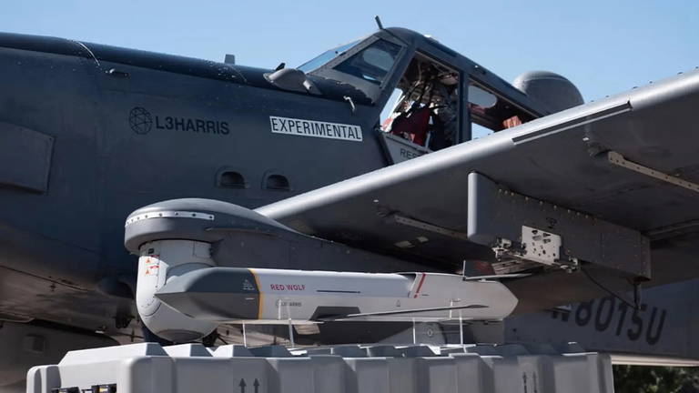 Una empresa estadounidense integra un misil en un nuevo avión para una misión de ataque electrónica