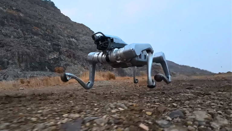 Es ligero, tiene una gran agilidad y está impulsado por IA: así es el nuevo 'roboperro' de Unitree