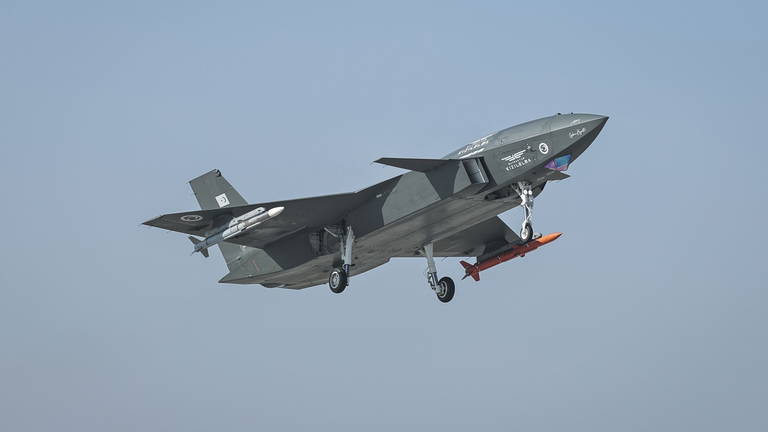 El dron turco "compañero fiel", capaz de alcanzar 1090 km/h y podría ser un digno adversario de los radares