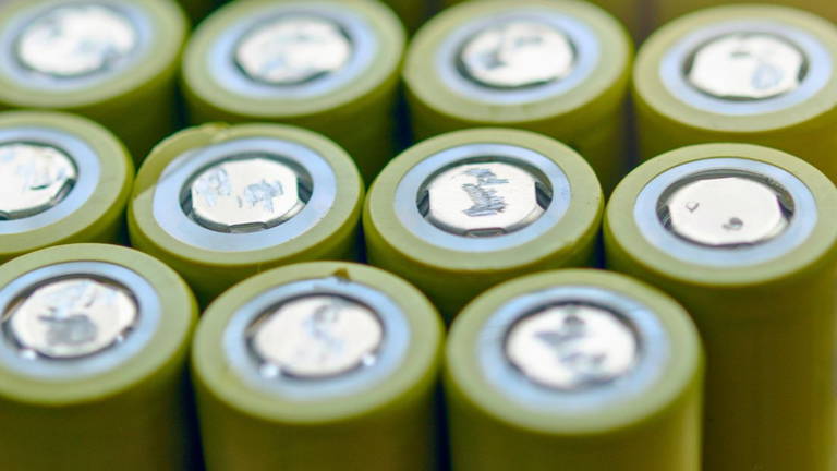 Un modelo de IA predice la vida útil de las baterías de litio con la máxima predicción