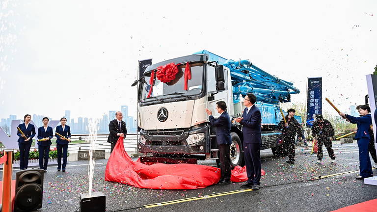 Un nuevo camión bomba híbrido chino para la construcción ofrece una autonomía de más de 1.000 kilómetros