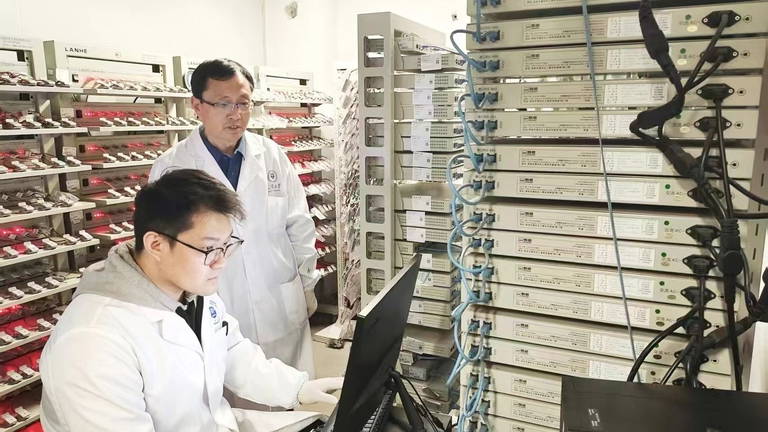 China fabrica una nueva batería capaz de soportar temperaturas extremas para que los coches eléctricos sean más seguros