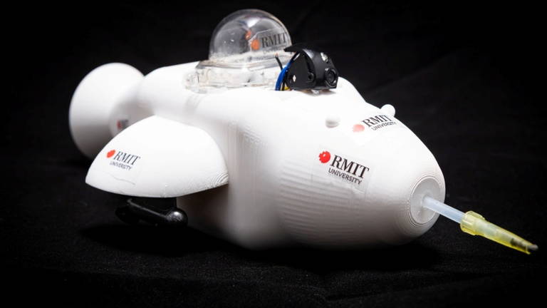 Un robot con forma de delfín elimina peligrosos derrames de petróleo con un sistema de filtrado único