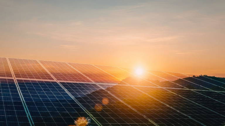 La energía verde vuelve a batir un récord mundial de eficiencia: esta vez la historia se encuentra en las placas solares