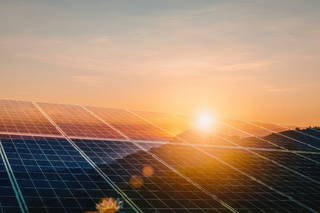 La energía verde vuelve a batir un récord mundial de eficiencia: esta vez la historia se encuentra en las placas solares